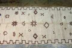 {AZ-1129} 8'10" x 3'8" $950